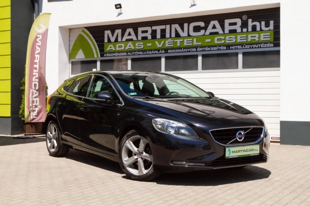 Volvo V40 1.6 D [D2] Momentum Black Sapphire Me...